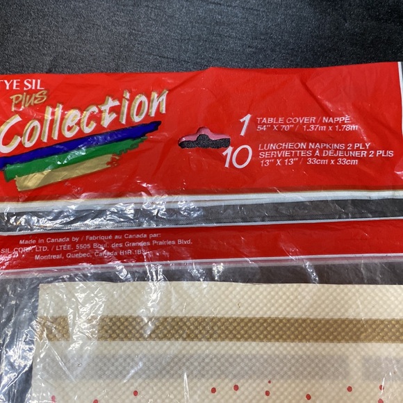 Vintage Paper Tablecloth and Napkins in Original Packaging - Picture 2 of 5